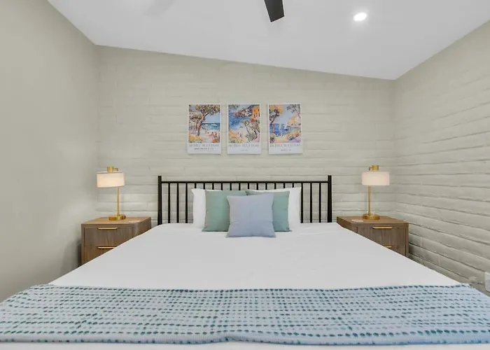 Mid Century With Hot Tub & Pool Table Holiday home Tucson