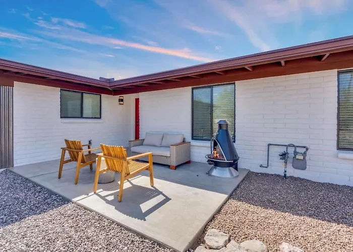 Mid Century With Hot Tub & Pool Table * Tucson