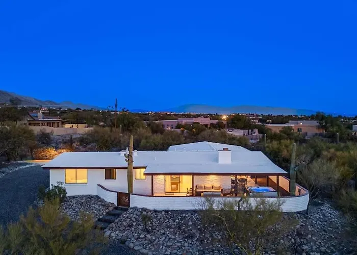 Mid Century With Hot Tub & Pool Table Holiday home Tucson
