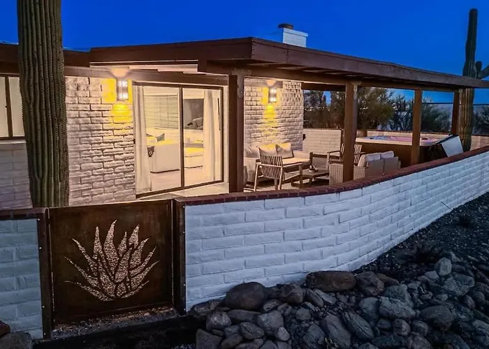 Holiday home Mid Century With Hot Tub & Pool Table Tucson