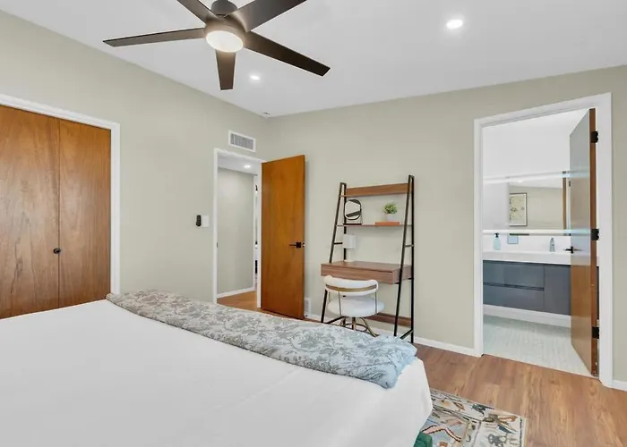 Mid Century With Hot Tub & Pool Table * Tucson