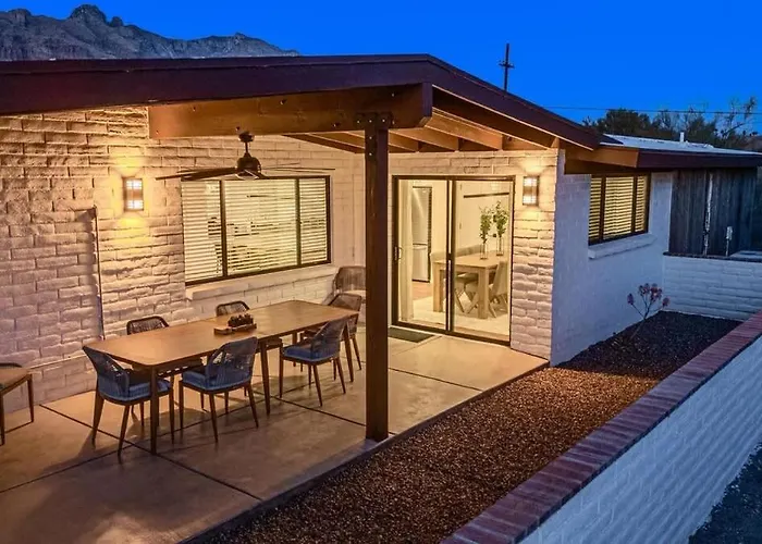 Mid Century With Hot Tub & Pool Table Holiday home