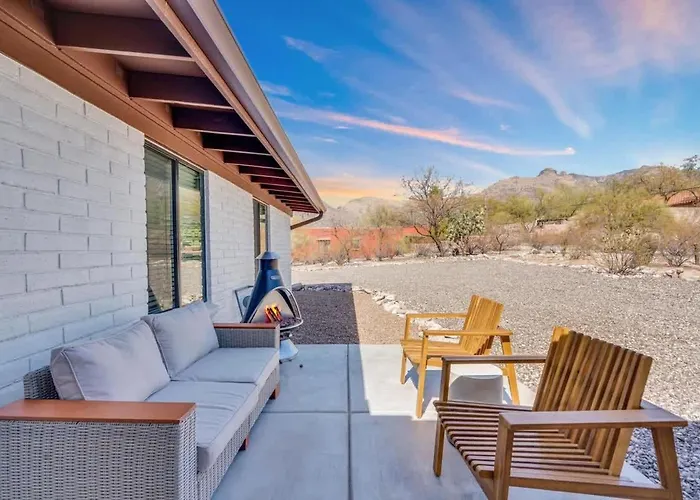 Holiday home Mid Century With Hot Tub & Pool Table Tucson