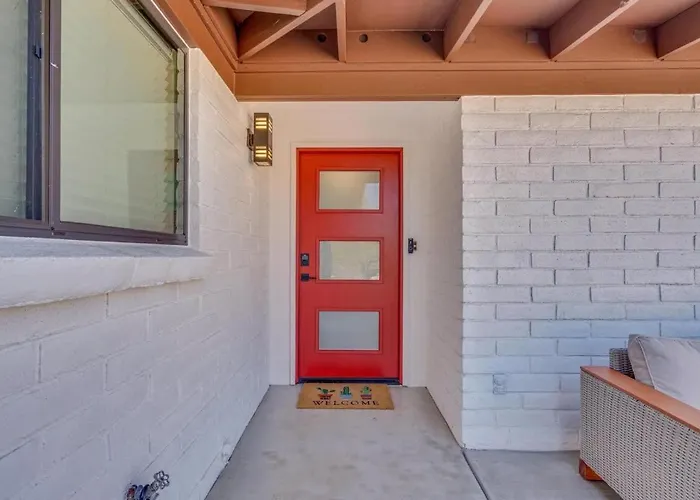 Holiday home Mid Century With Hot Tub & Pool Table