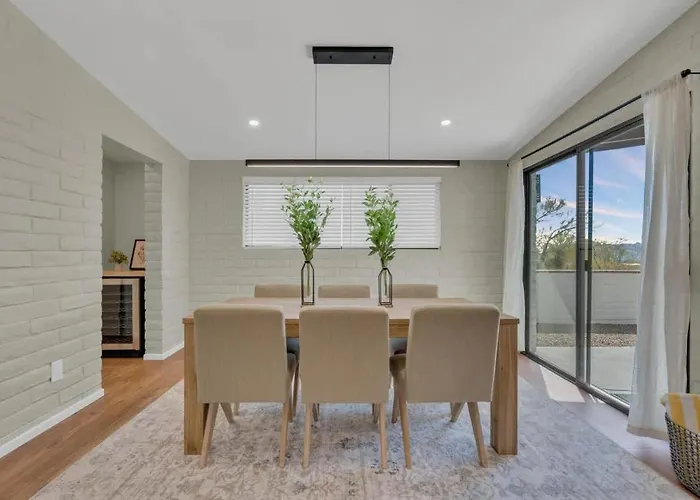 Holiday home Mid Century With Hot Tub & Pool Table