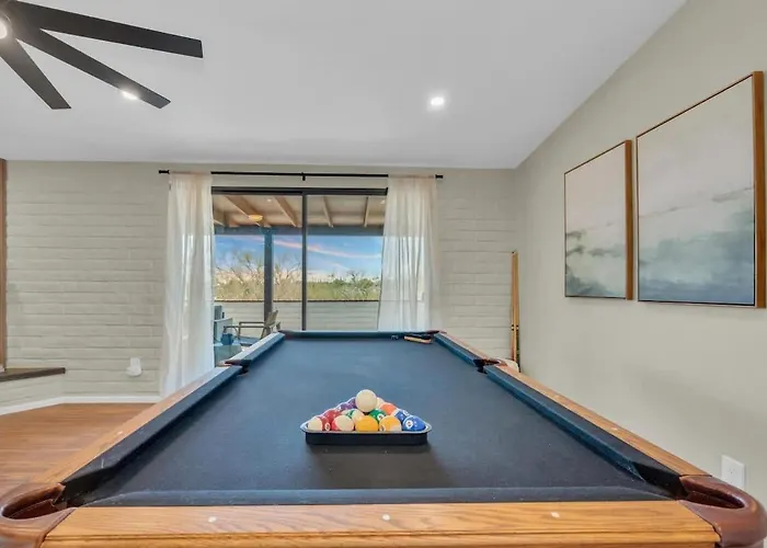 Mid Century With Hot Tub & Pool Table Holiday home Tucson