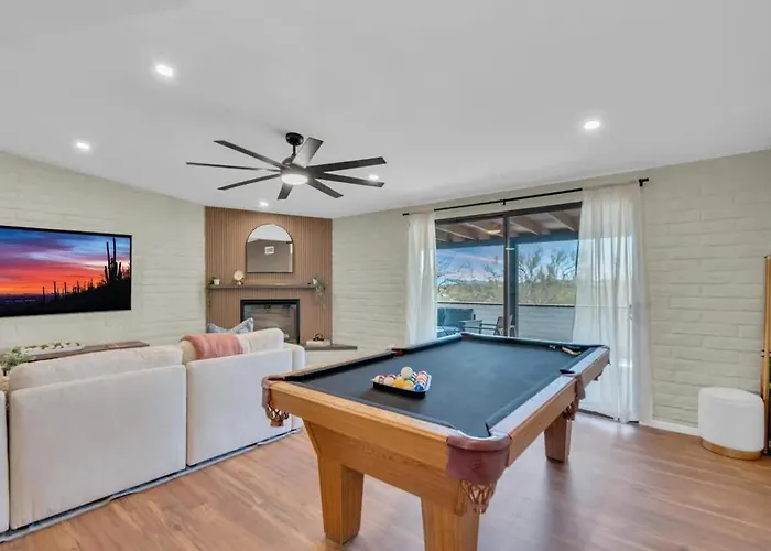 Mid Century With Hot Tub & Pool Table * Tucson