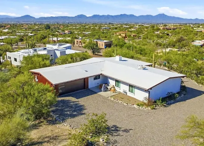 Mid Century With Hot Tub & Pool Table Holiday home Tucson