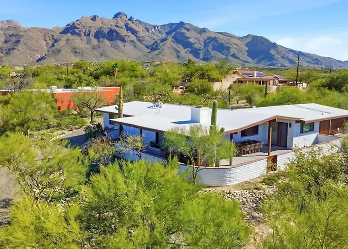 Mid Century With Hot Tub & Pool Table Holiday home Tucson