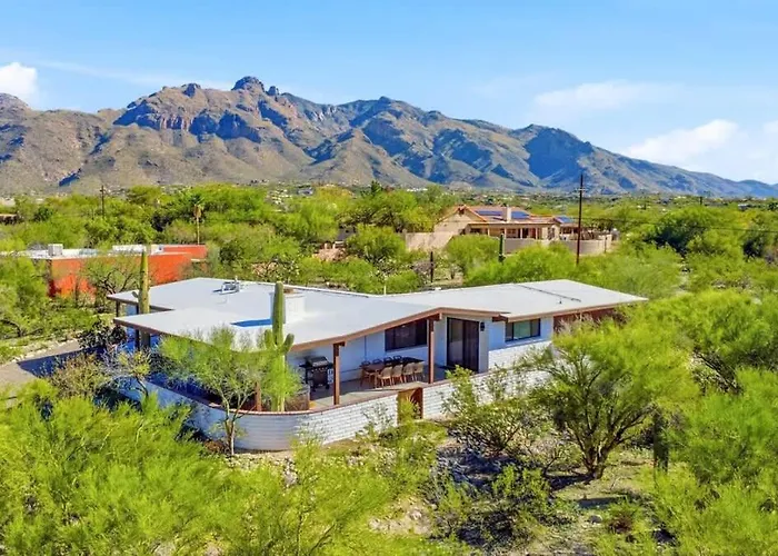 Mid Century With Hot Tub & Pool Table * Tucson